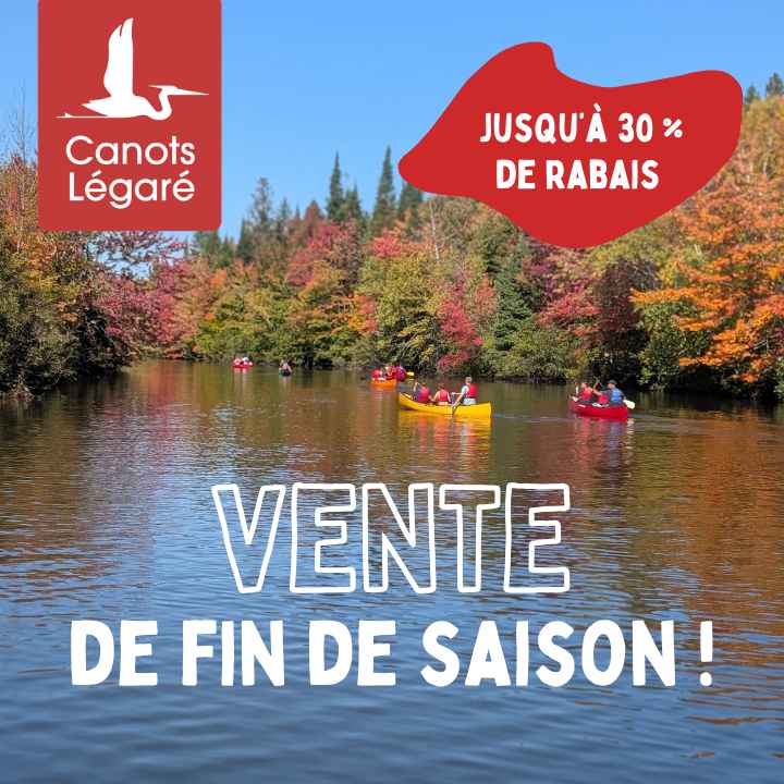 Racks de canots sur la plage au centre de location de Canots Légaré